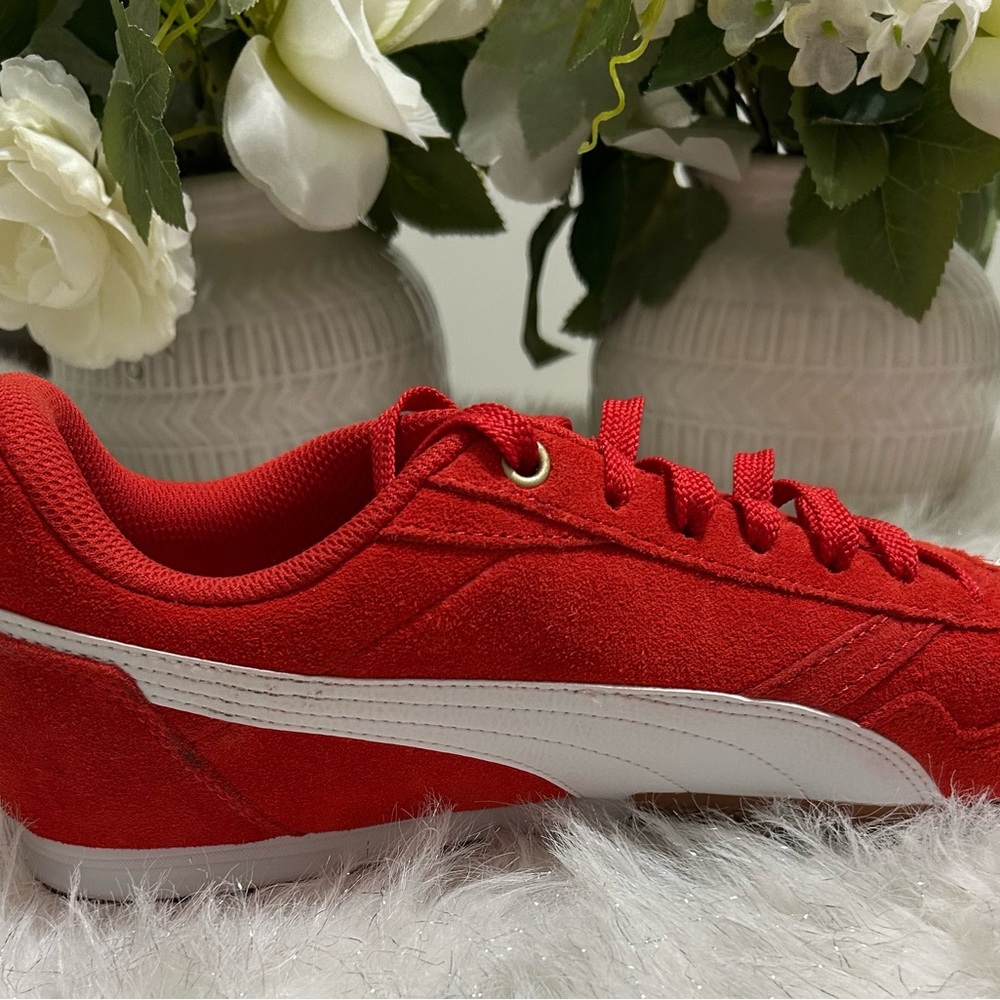 NEW Puma Size 11, Red Low-Top Suede Sneakers - Picture 4 of 7